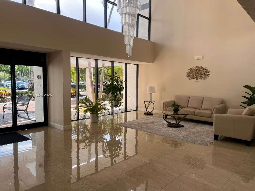 BLDG 6 OF COUNTRY CLUB AP - Residential Lease