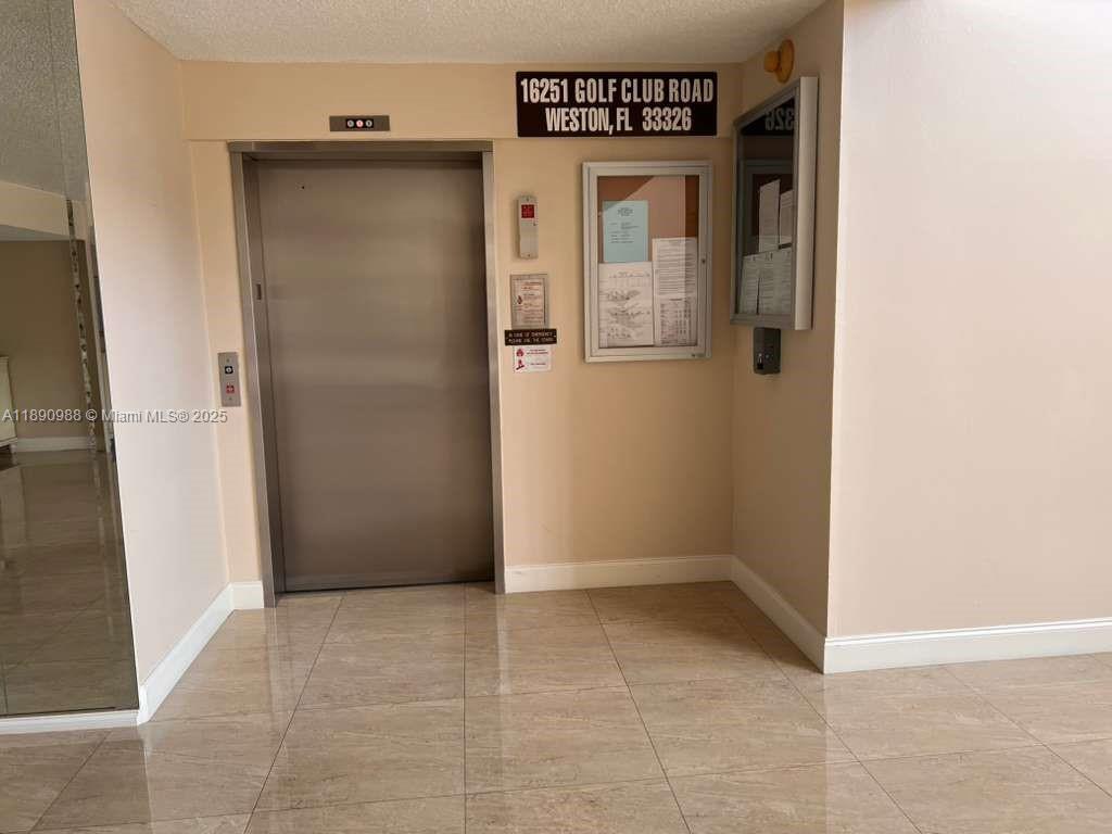 BLDG 6 OF COUNTRY CLUB AP - Residential Lease