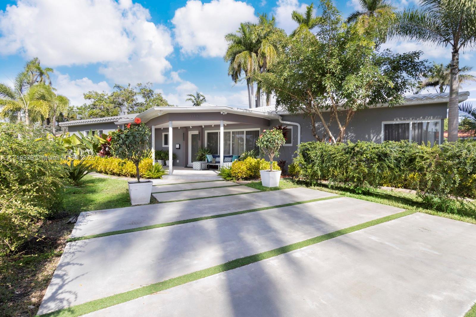 HOLLYWOOD LAKES SECTION - Residential