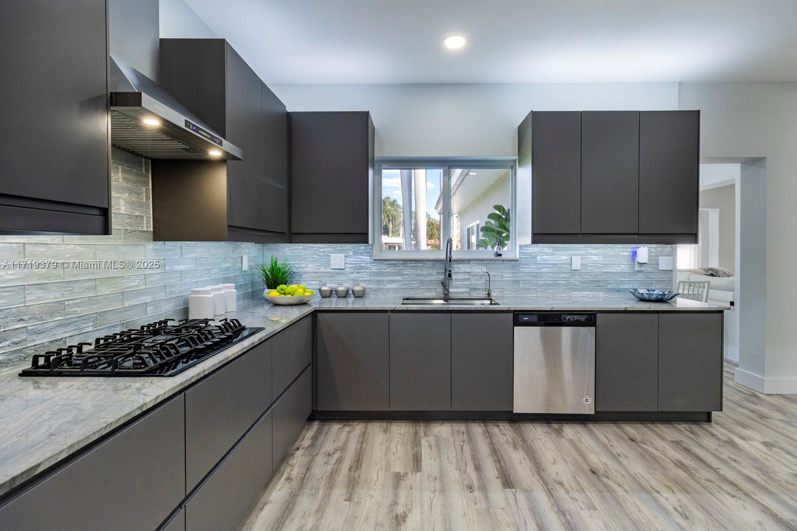 HOLLYWOOD LAKES SECTION - Residential