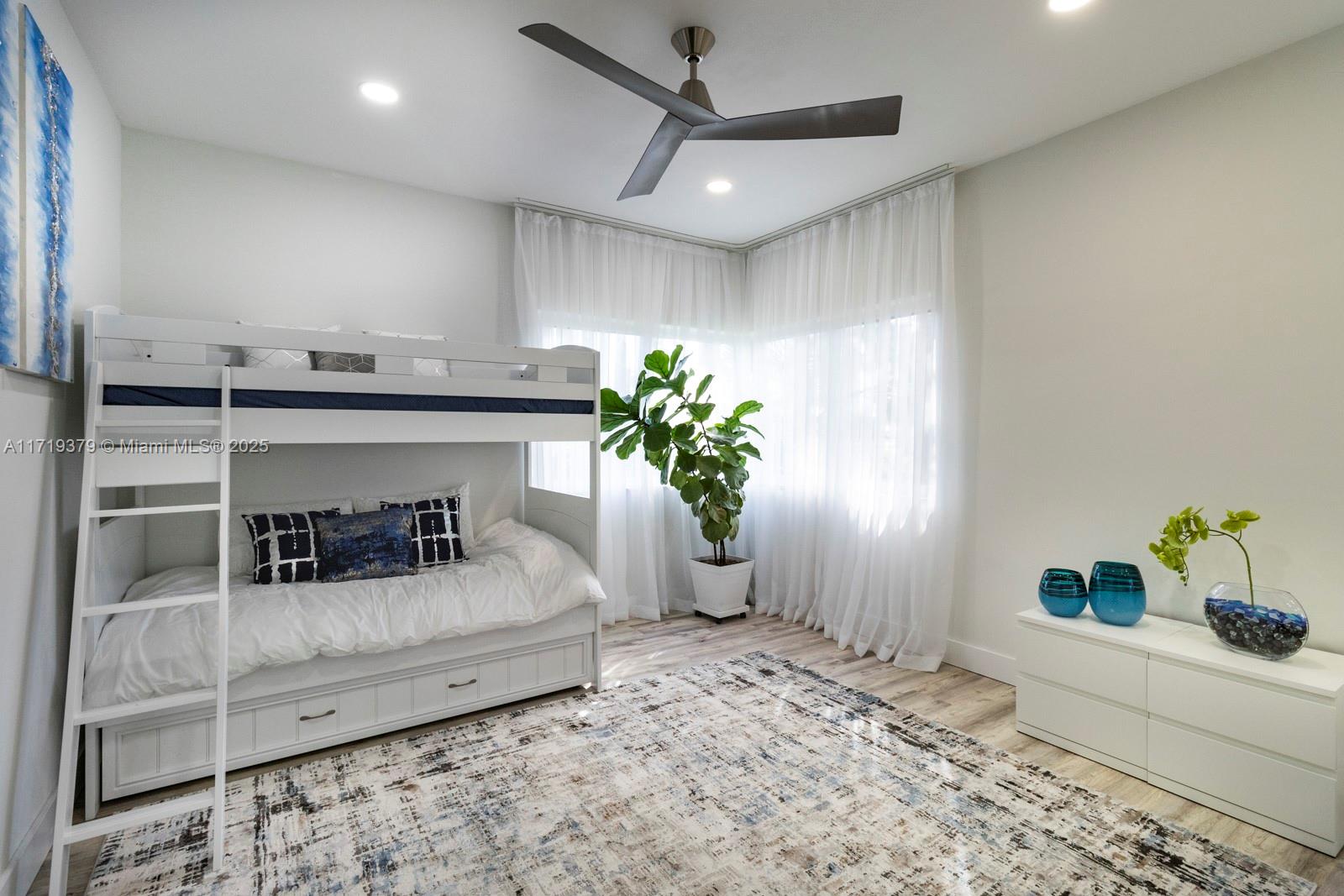 HOLLYWOOD LAKES SECTION - Residential