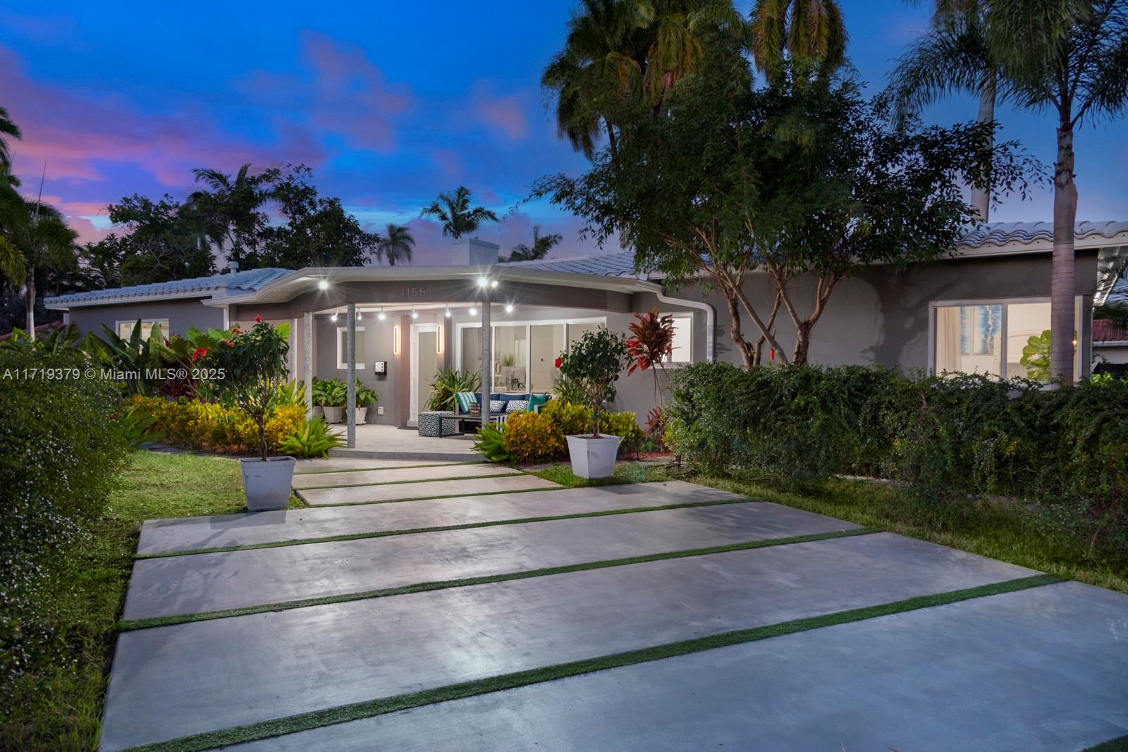 HOLLYWOOD LAKES SECTION - Residential