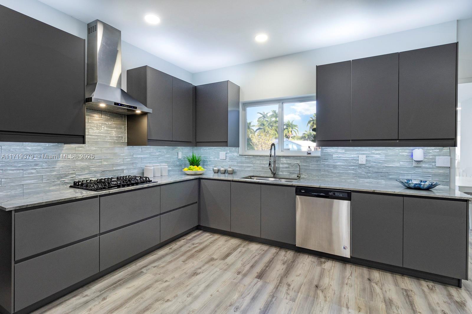 HOLLYWOOD LAKES SECTION - Residential