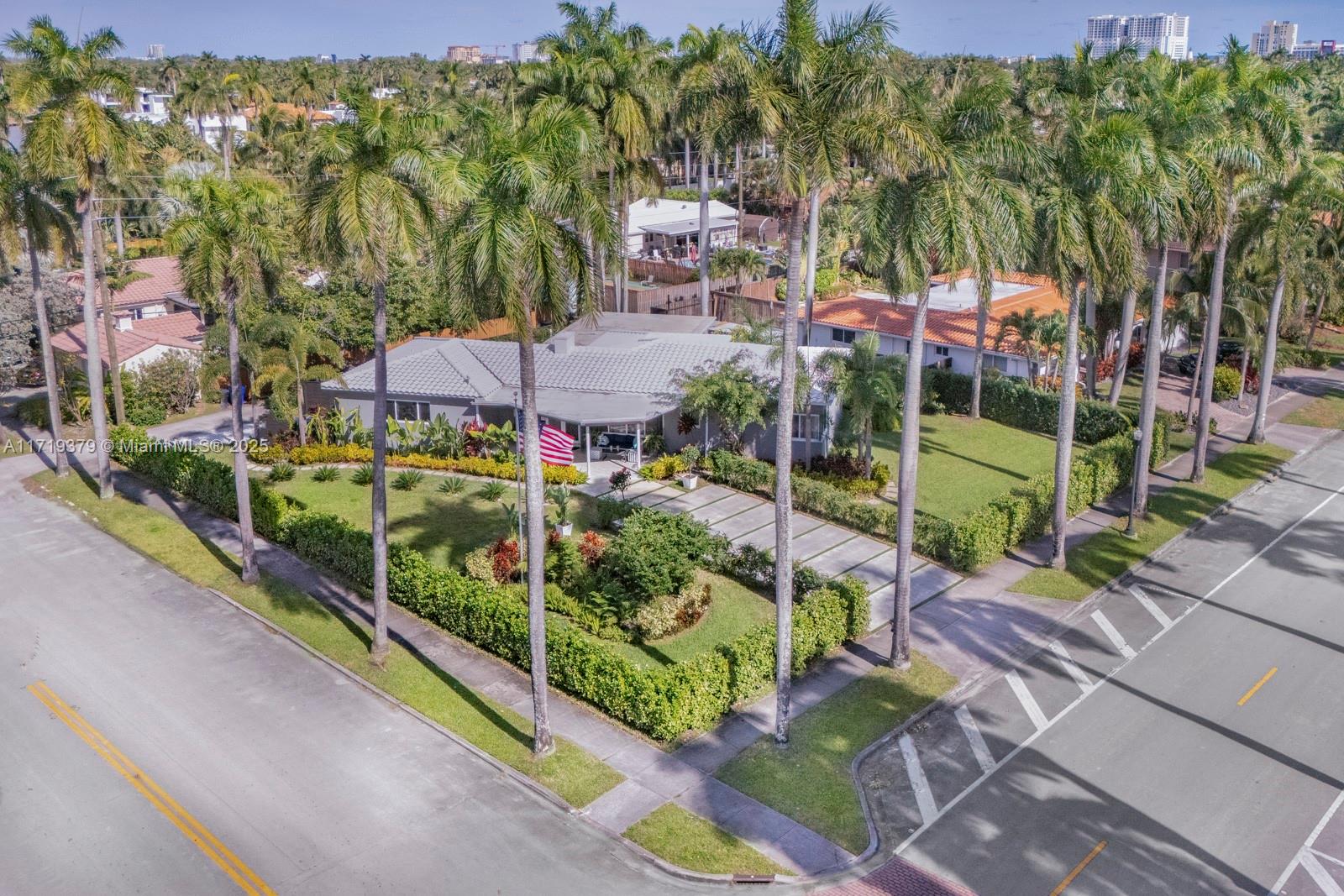 HOLLYWOOD LAKES SECTION - Residential