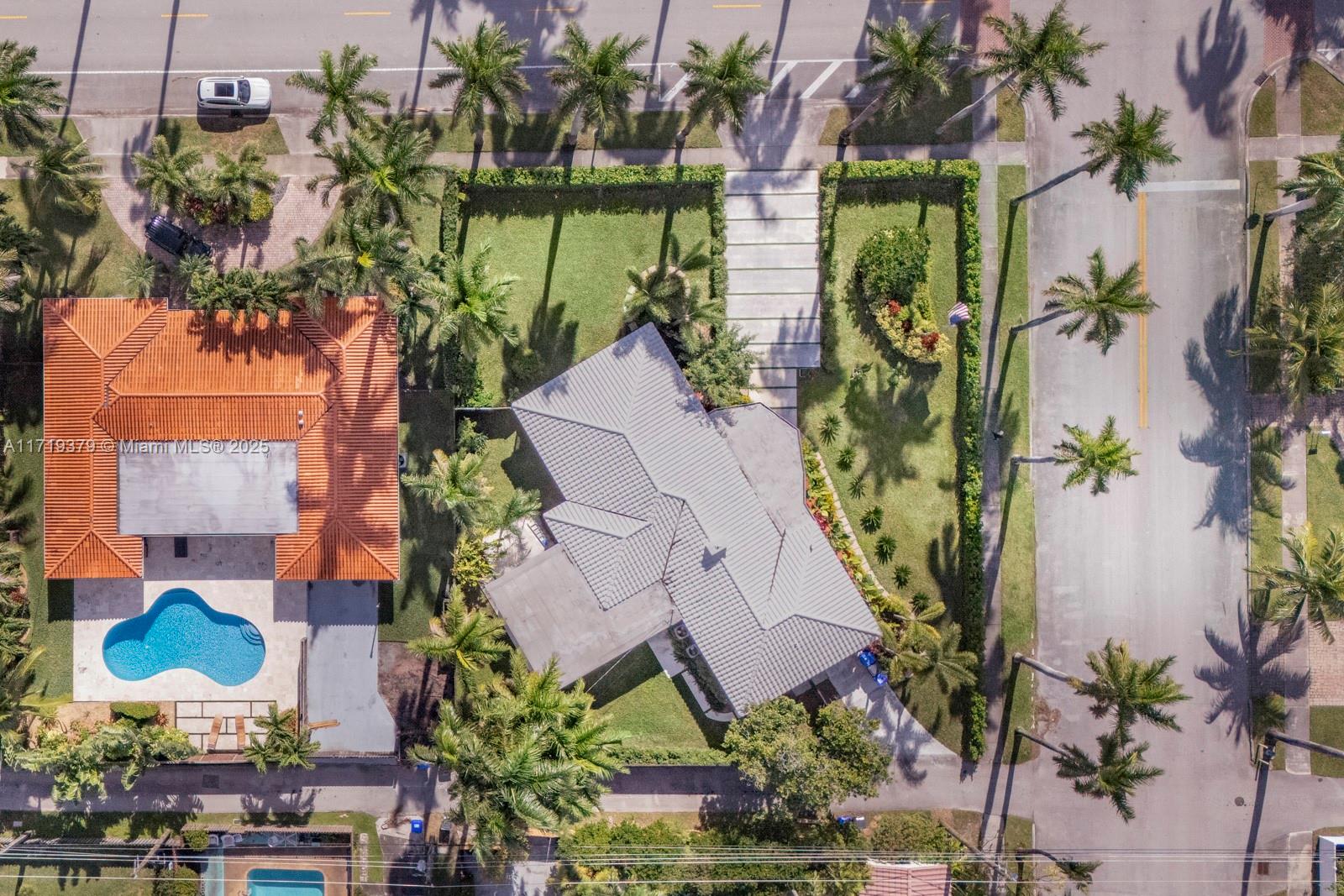 HOLLYWOOD LAKES SECTION - Residential