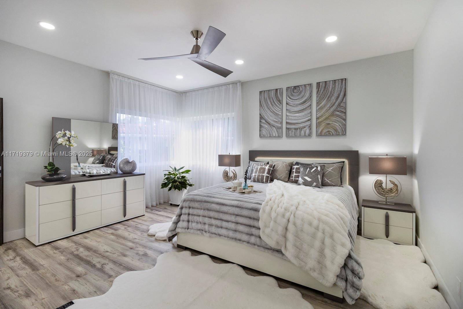 HOLLYWOOD LAKES SECTION - Residential