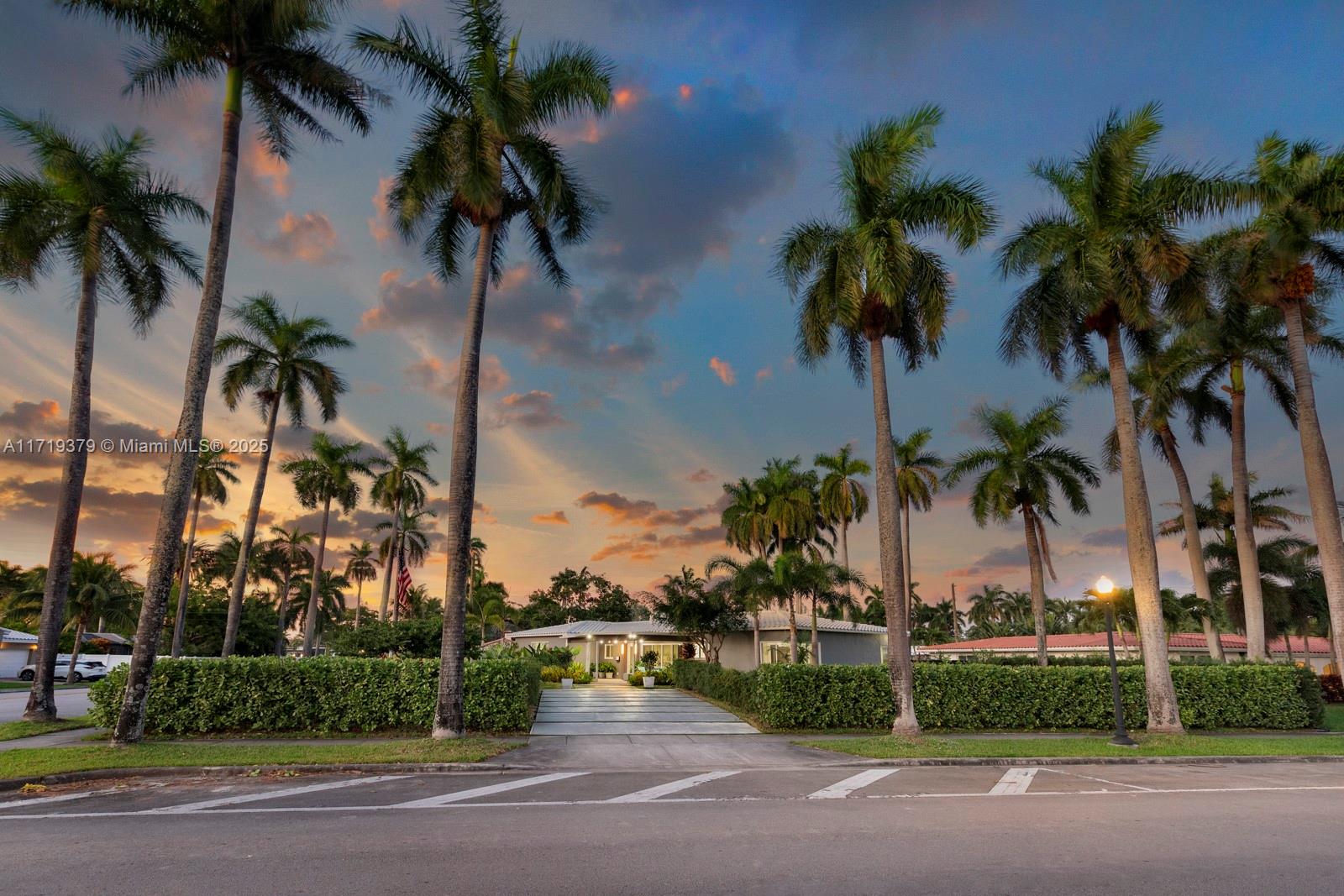 HOLLYWOOD LAKES SECTION - Residential