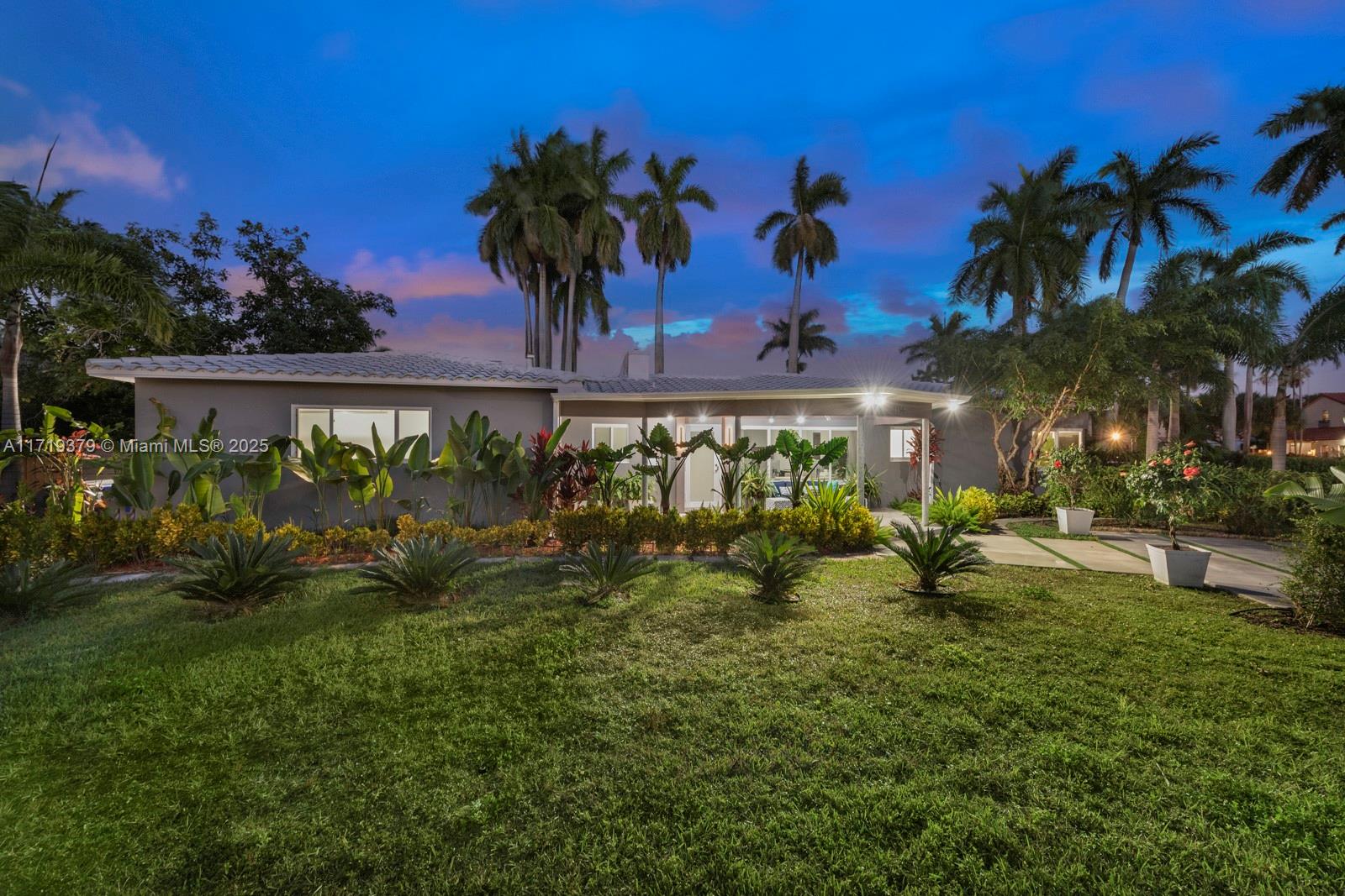 HOLLYWOOD LAKES SECTION - Residential