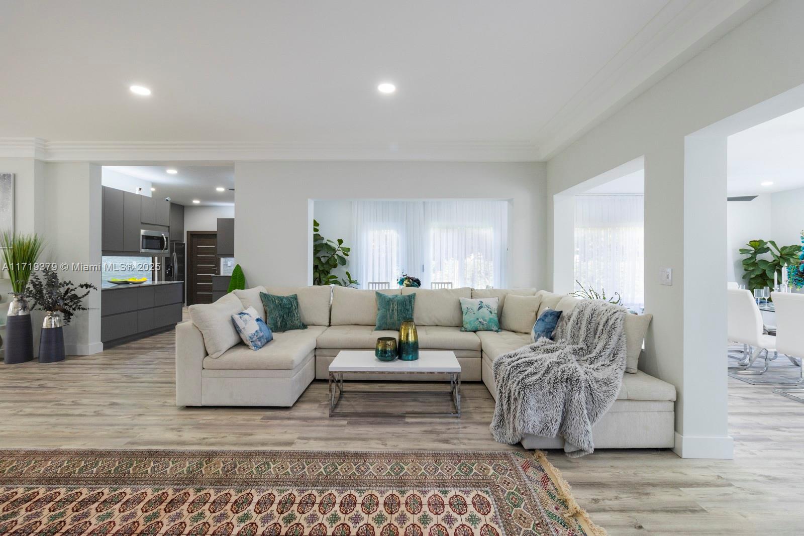 HOLLYWOOD LAKES SECTION - Residential