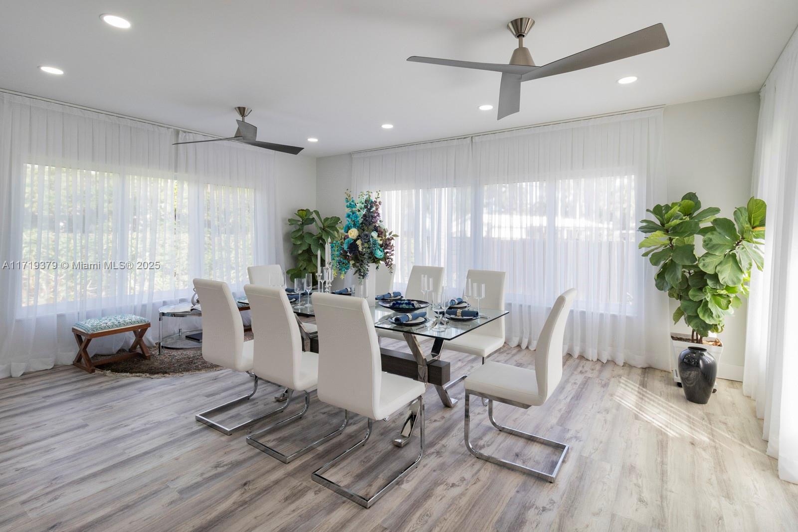 HOLLYWOOD LAKES SECTION - Residential