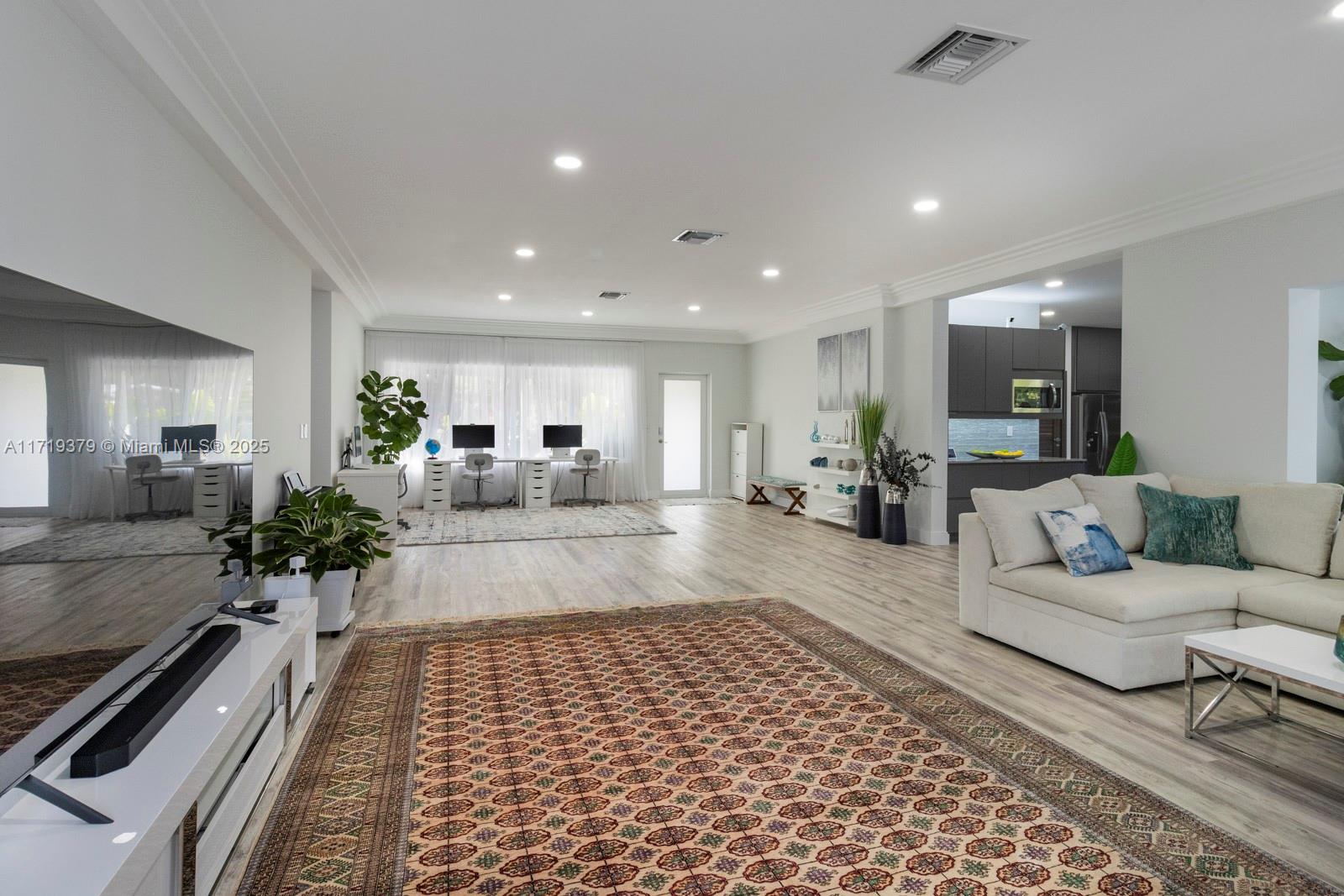 HOLLYWOOD LAKES SECTION - Residential