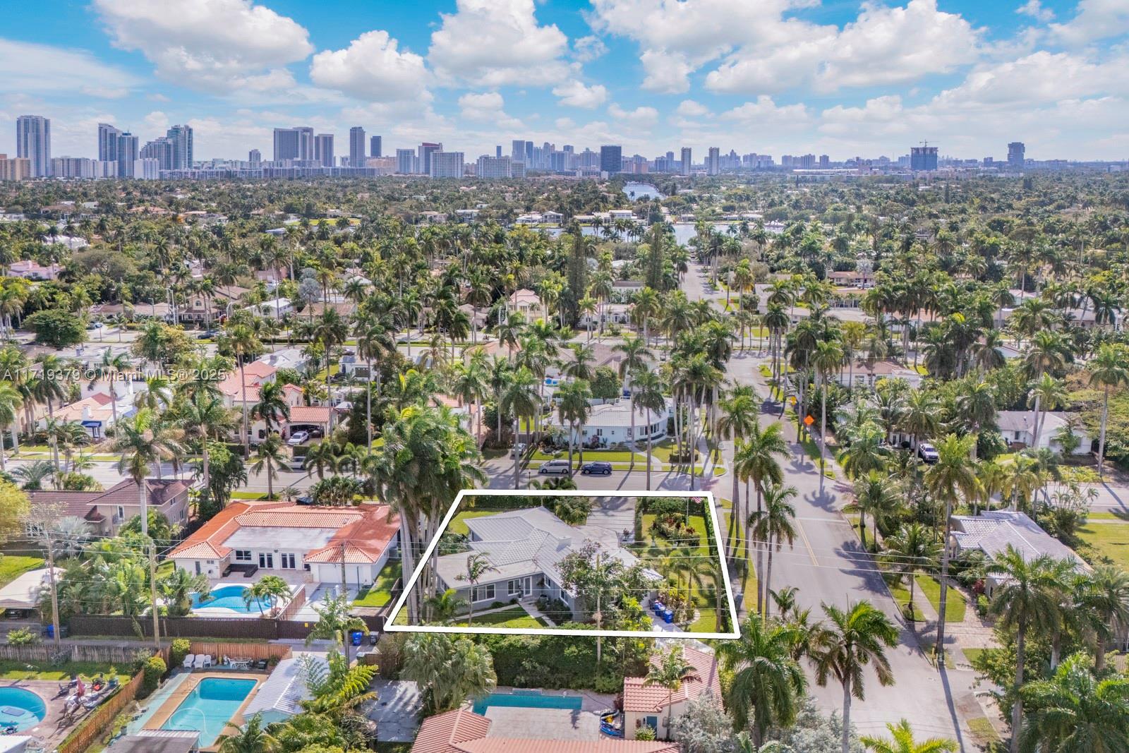HOLLYWOOD LAKES SECTION - Residential