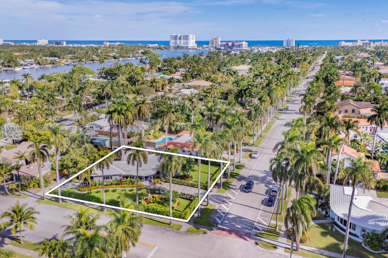 HOLLYWOOD LAKES SECTION - Residential