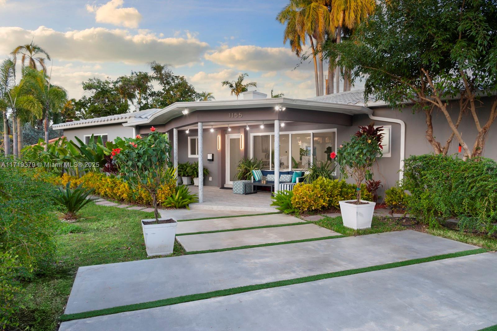 HOLLYWOOD LAKES SECTION - Residential