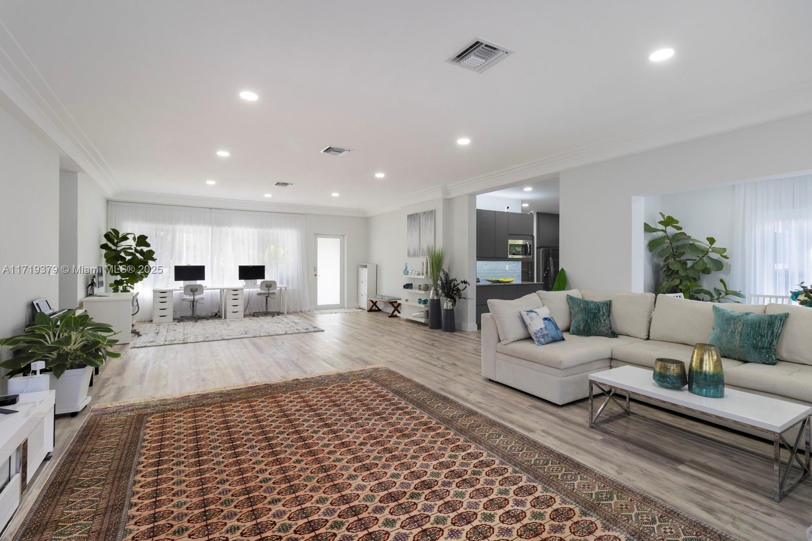 HOLLYWOOD LAKES SECTION - Residential