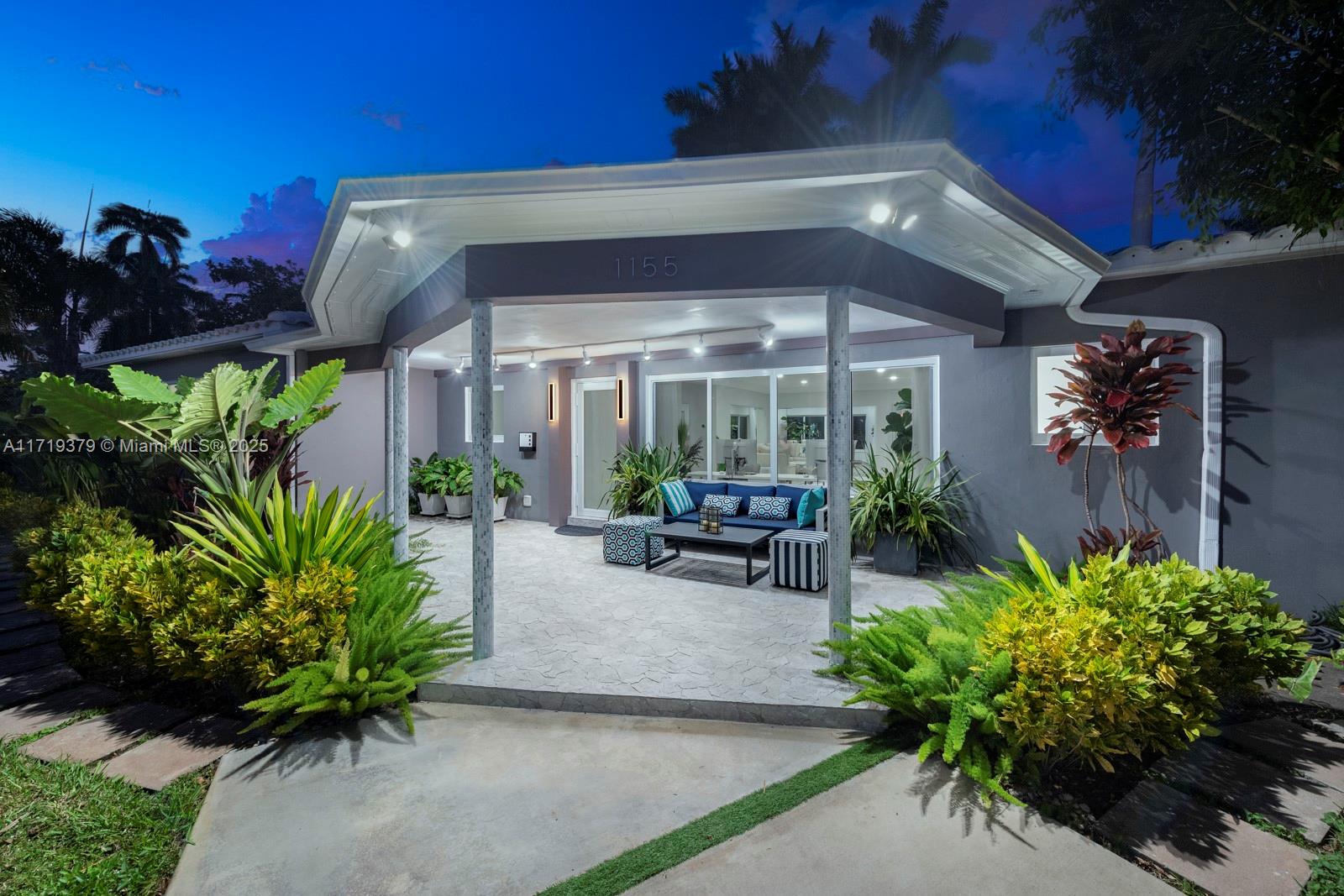 HOLLYWOOD LAKES SECTION - Residential