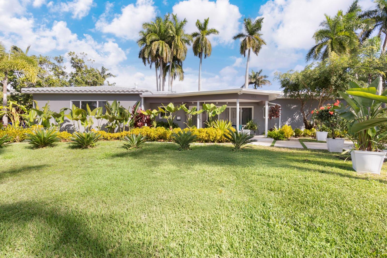 HOLLYWOOD LAKES SECTION - Residential