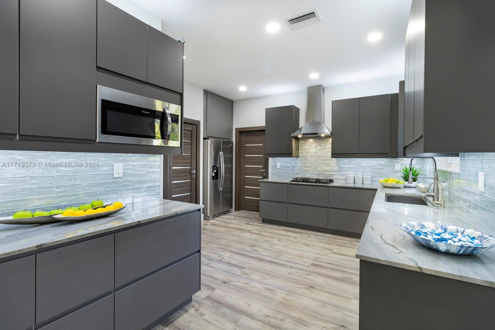 HOLLYWOOD LAKES SECTION - Residential