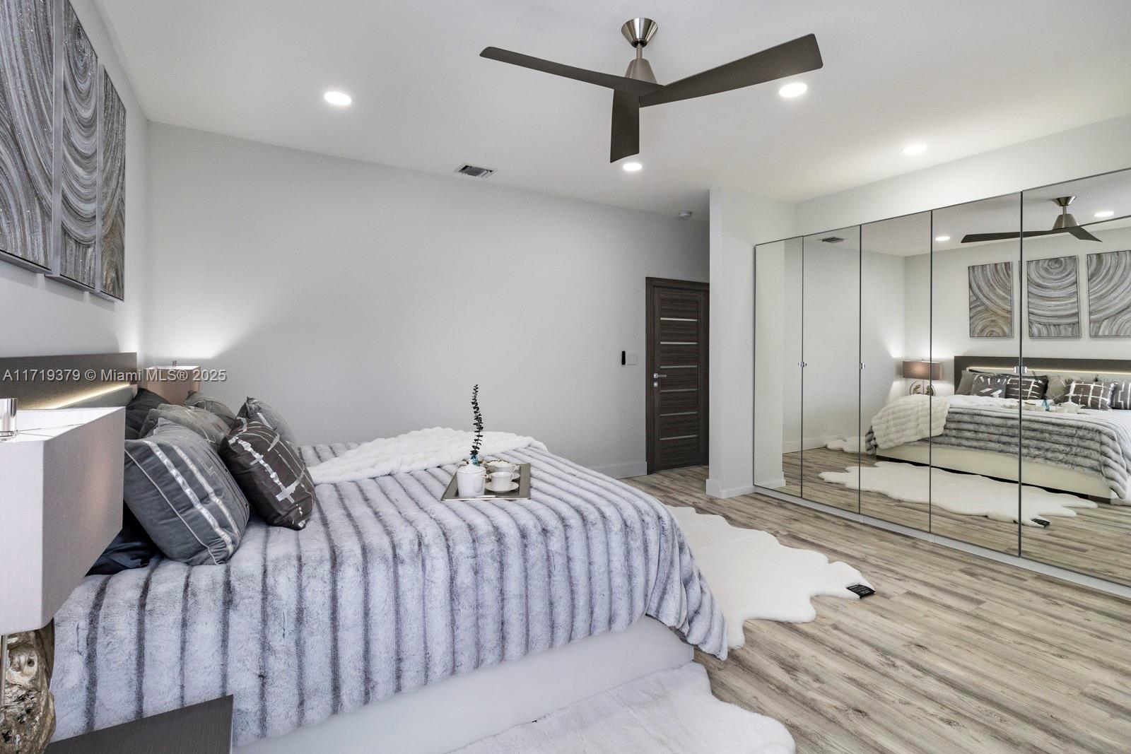 HOLLYWOOD LAKES SECTION - Residential