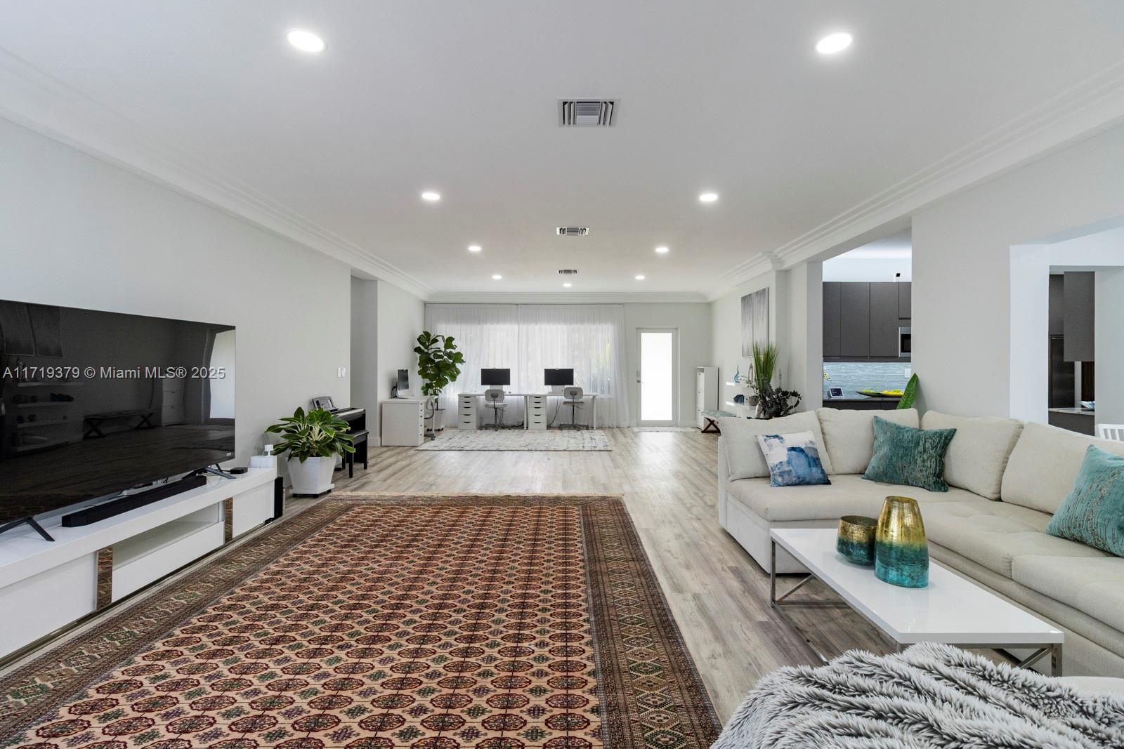 HOLLYWOOD LAKES SECTION - Residential