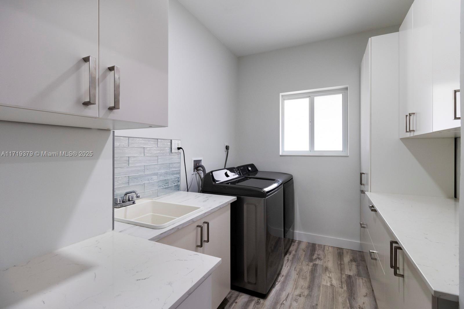HOLLYWOOD LAKES SECTION - Residential