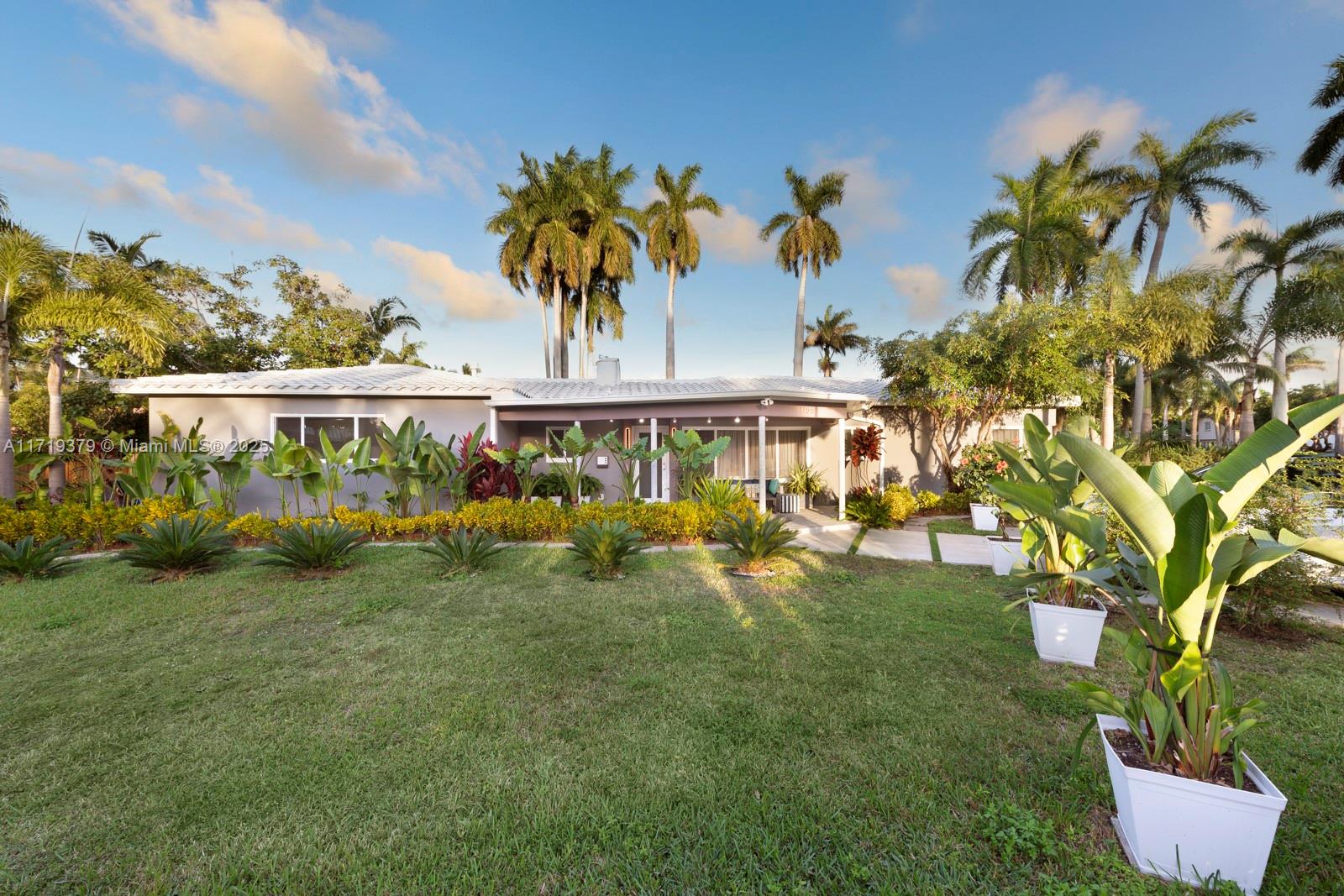 HOLLYWOOD LAKES SECTION - Residential