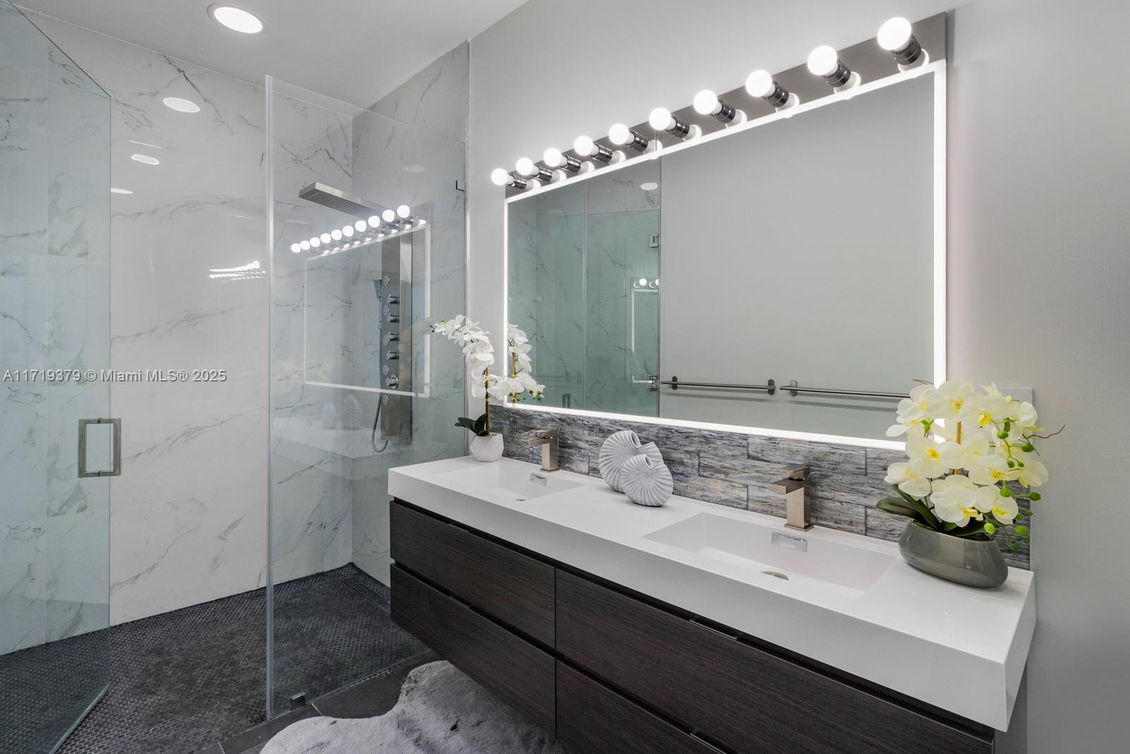 HOLLYWOOD LAKES SECTION - Residential