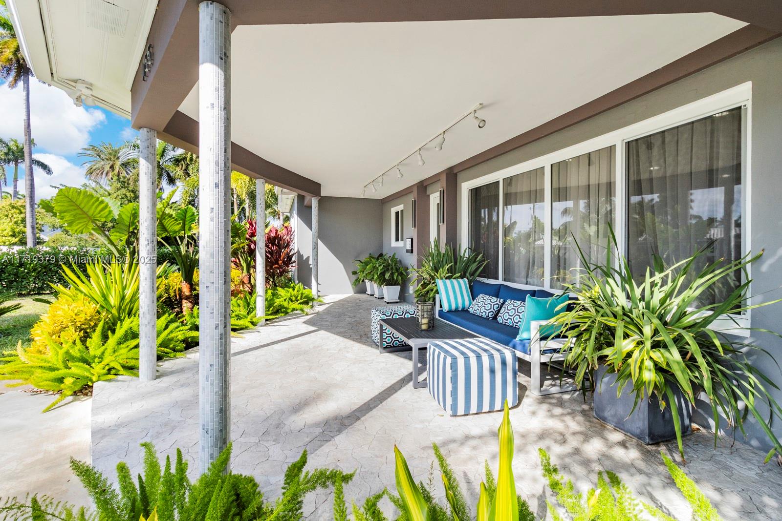 HOLLYWOOD LAKES SECTION - Residential