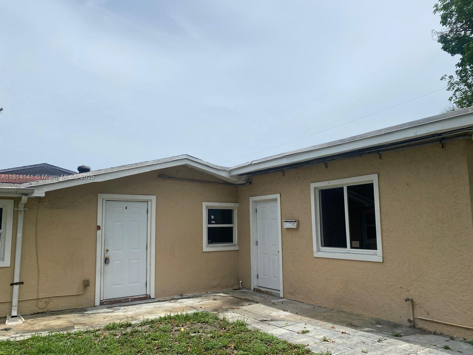 1124 NW 100th Ter