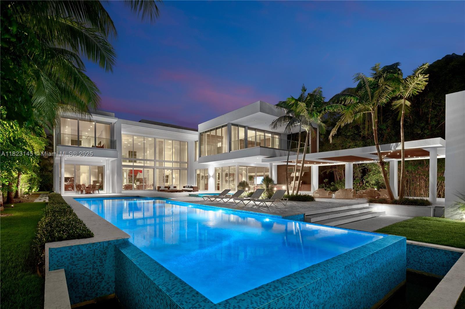 30 Palm Ave