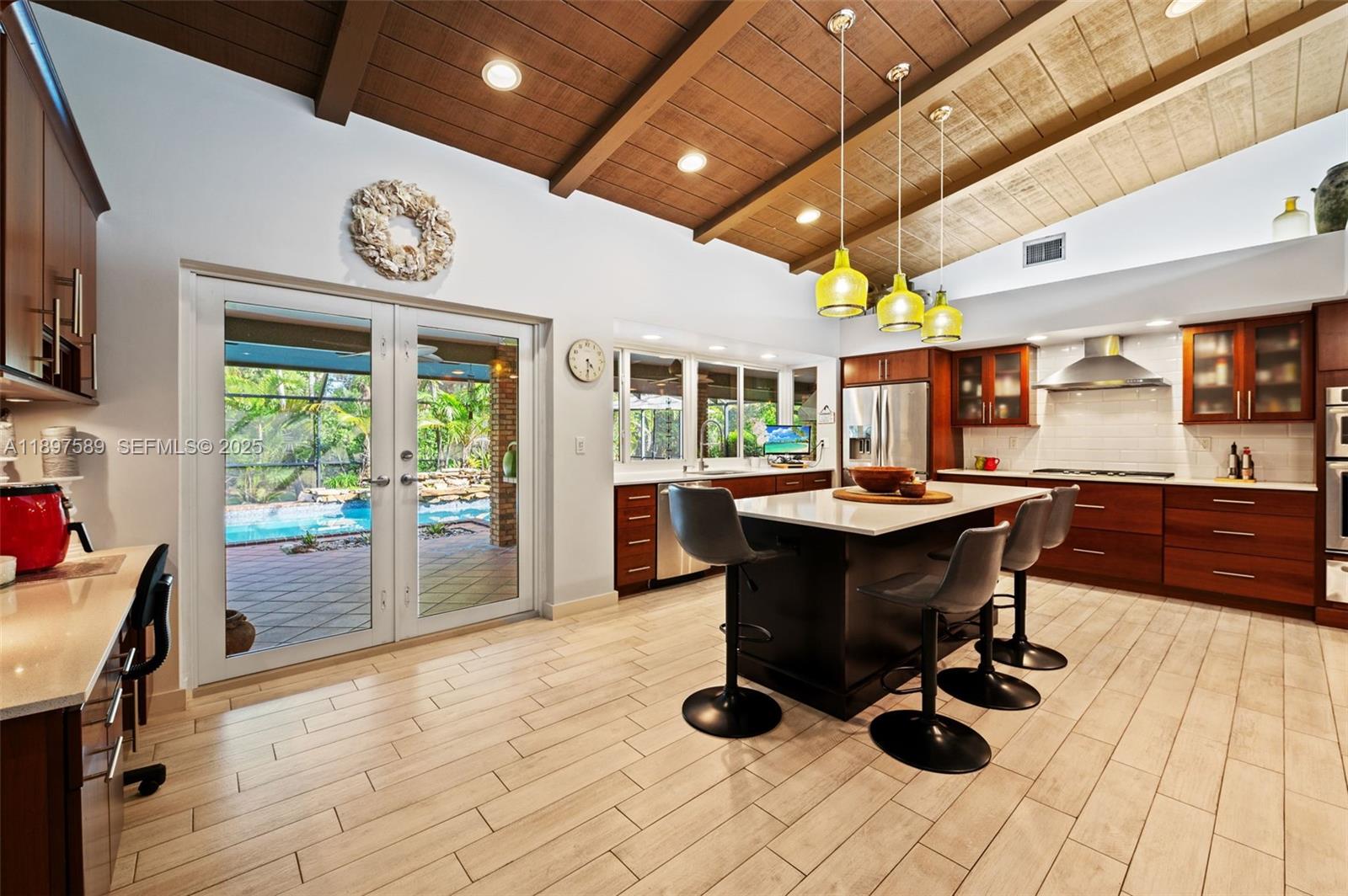 PINE BAY ESTATES SOUTH - Residential