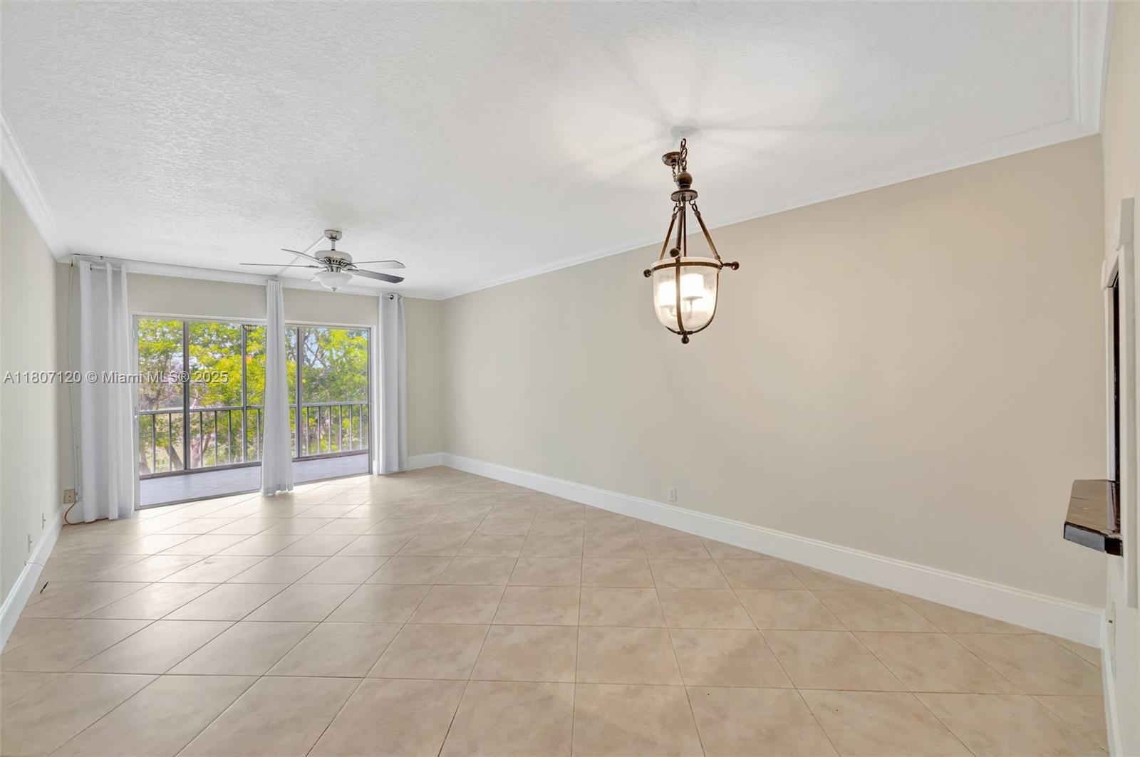 1055 Country Club Dr 406, Margate, Broward County, Florida - 1 Bedrooms  
2 Bathrooms - 