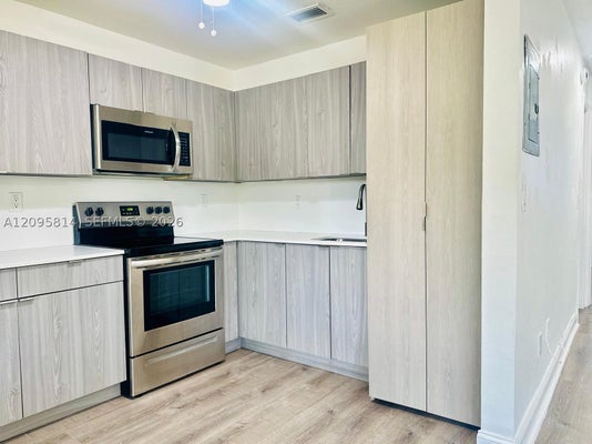 43 GLEN ROYAL PKWY APT 6, MIAMI, FL 33125 - Image ba221a96e8e28b07d765deeaae536e24/1624132087
