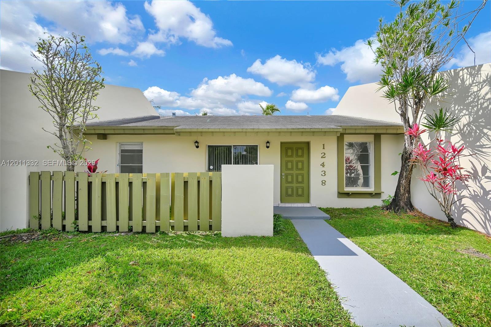DEVON-AIRE VILLAS SEC 6 - Residential