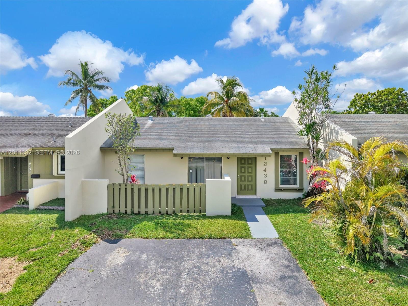 DEVON-AIRE VILLAS SEC 6 - Residential