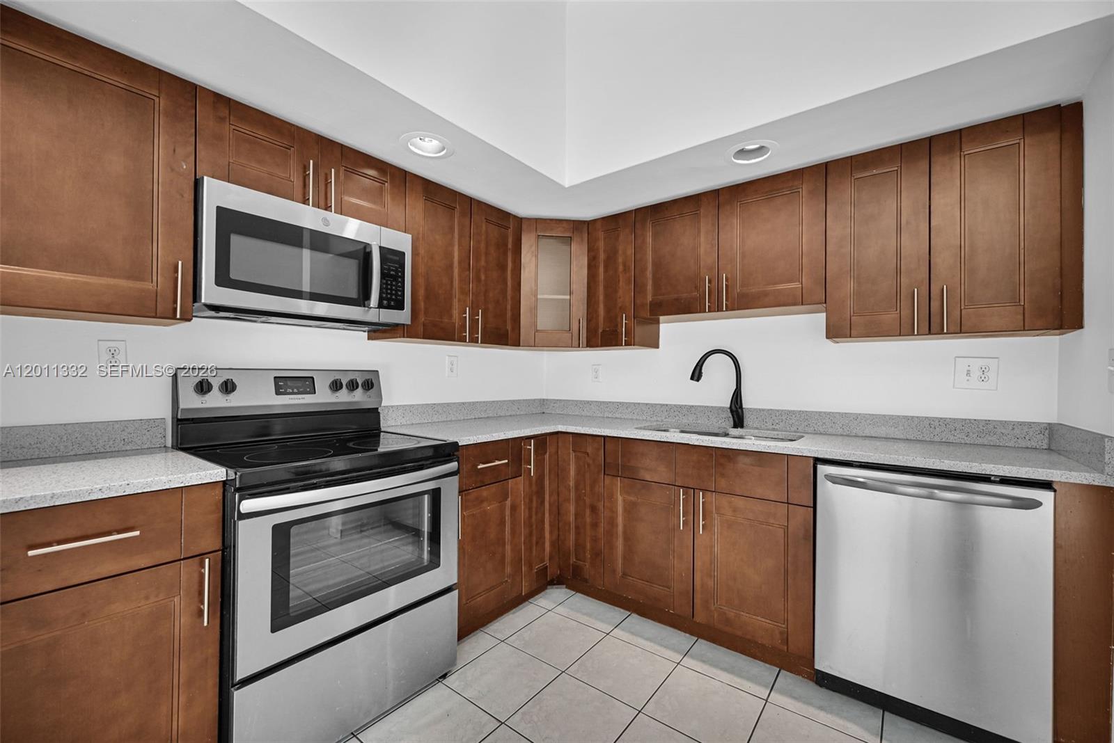 DEVON-AIRE VILLAS SEC 6 - Residential