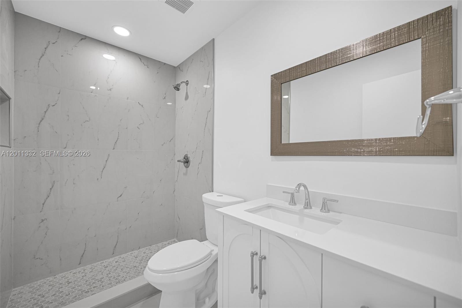 DEVON-AIRE VILLAS SEC 6 - Residential