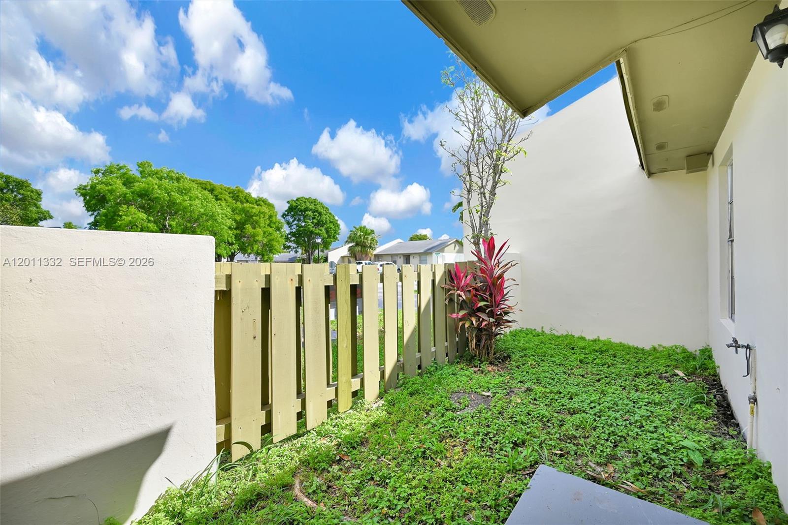 DEVON-AIRE VILLAS SEC 6 - Residential