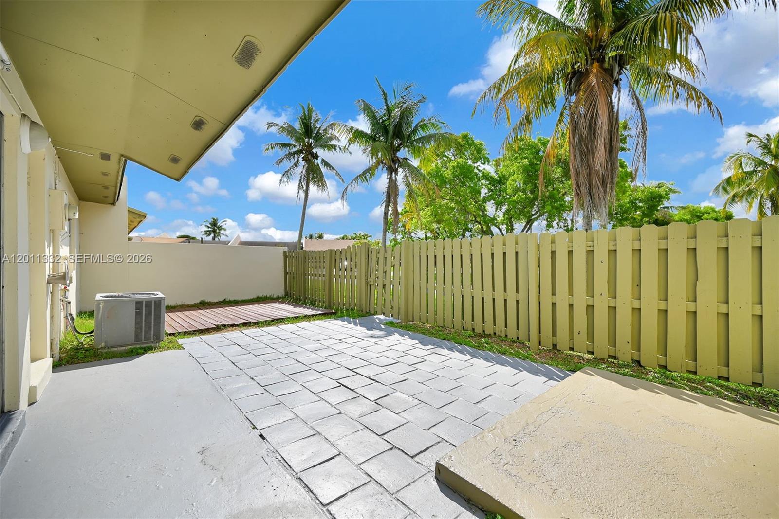 DEVON-AIRE VILLAS SEC 6 - Residential