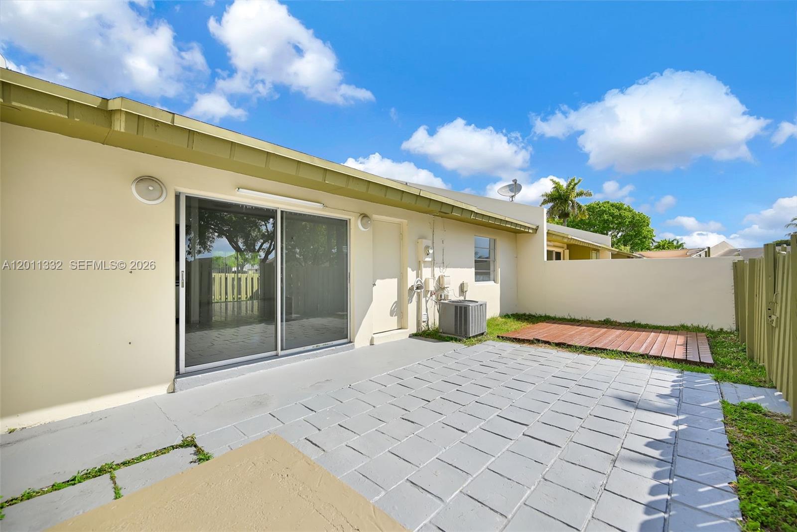 DEVON-AIRE VILLAS SEC 6 - Residential
