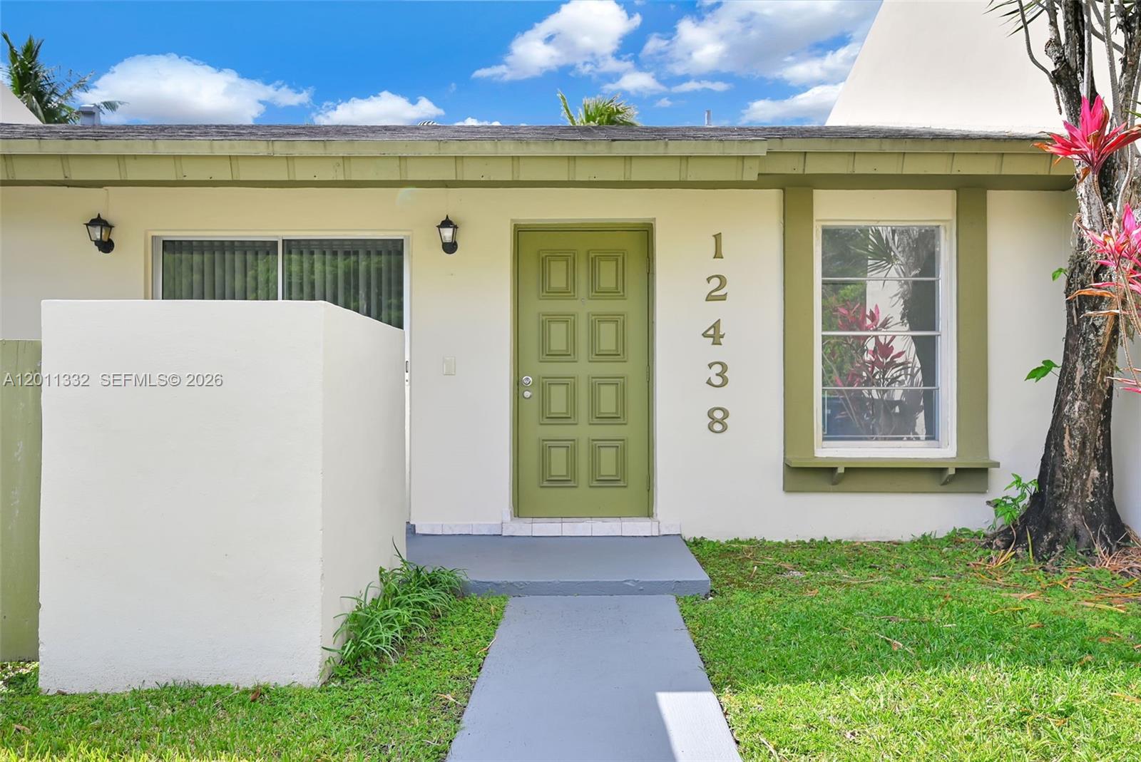 DEVON-AIRE VILLAS SEC 6 - Residential