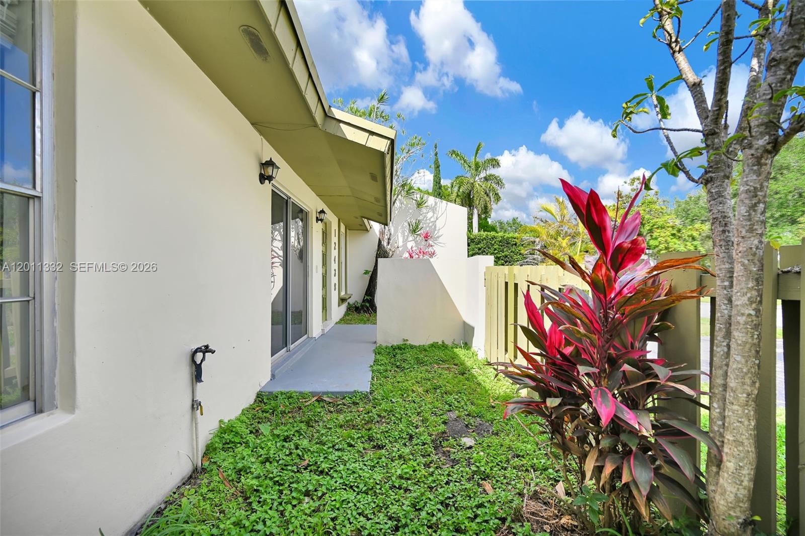 DEVON-AIRE VILLAS SEC 6 - Residential