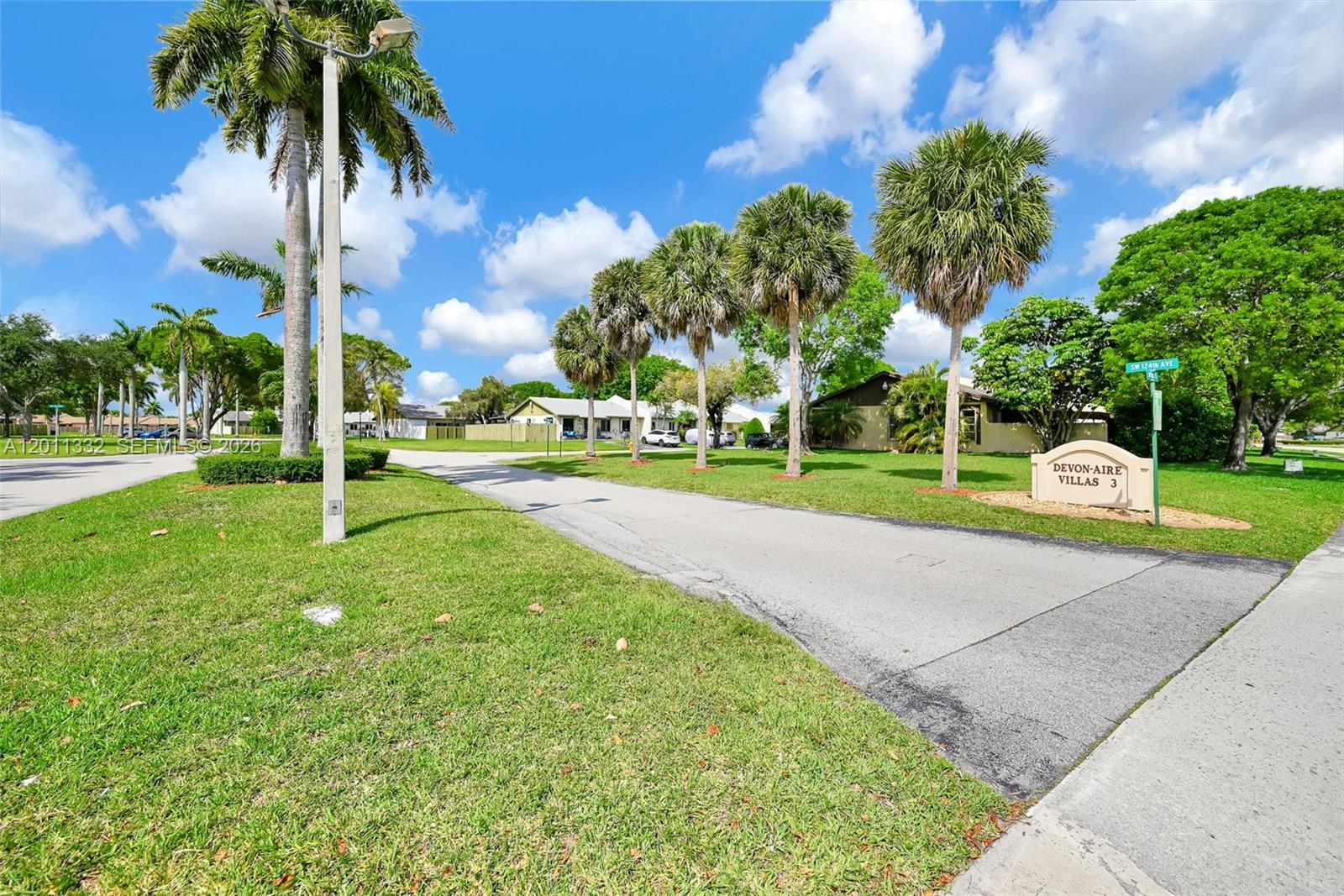 DEVON-AIRE VILLAS SEC 6 - Residential