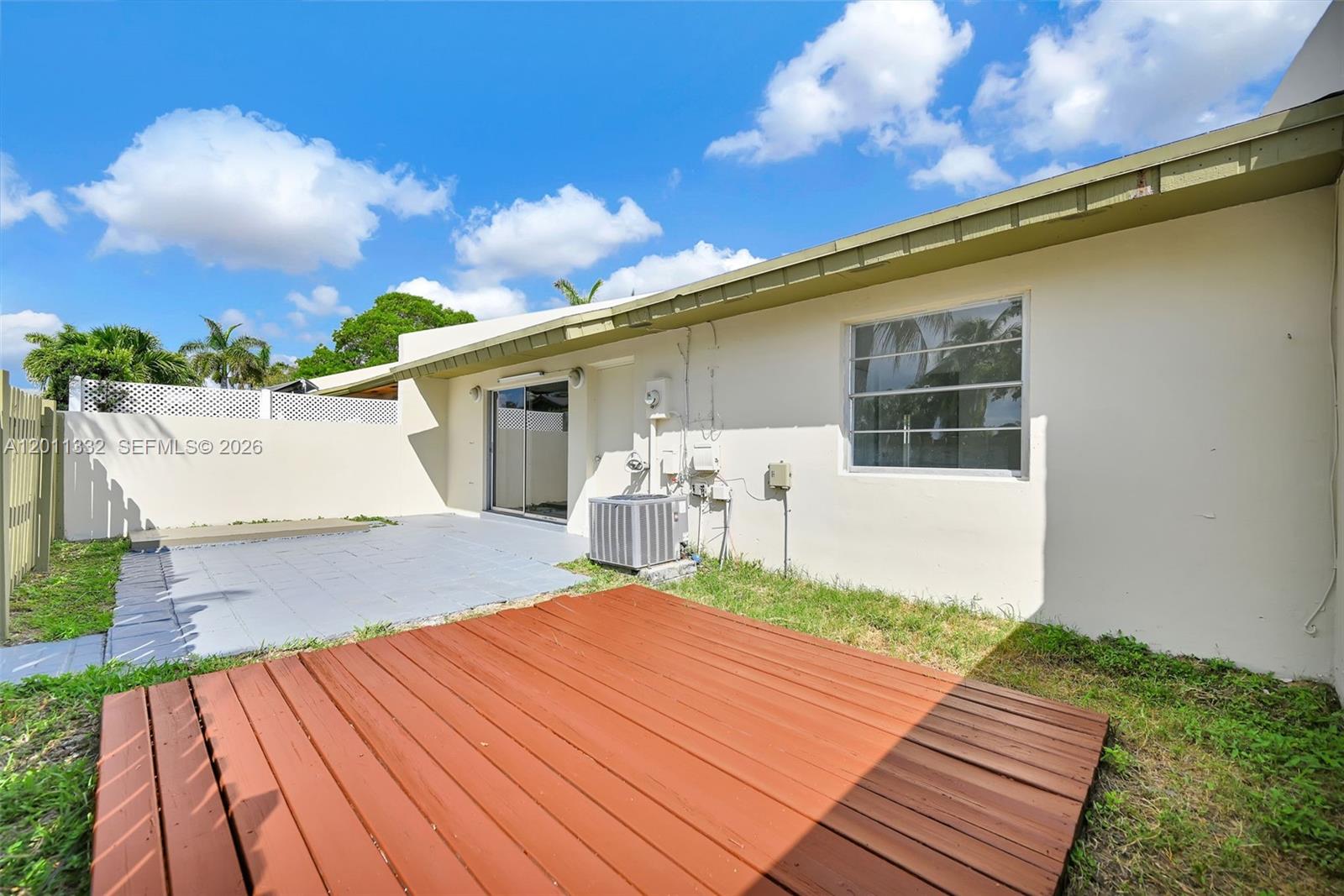 DEVON-AIRE VILLAS SEC 6 - Residential
