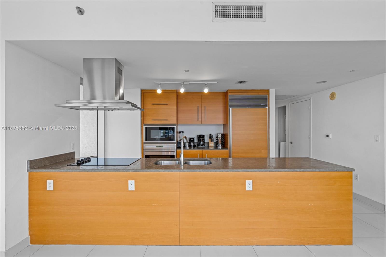 ICON BRICKELL CONDO NO 3 - Residential