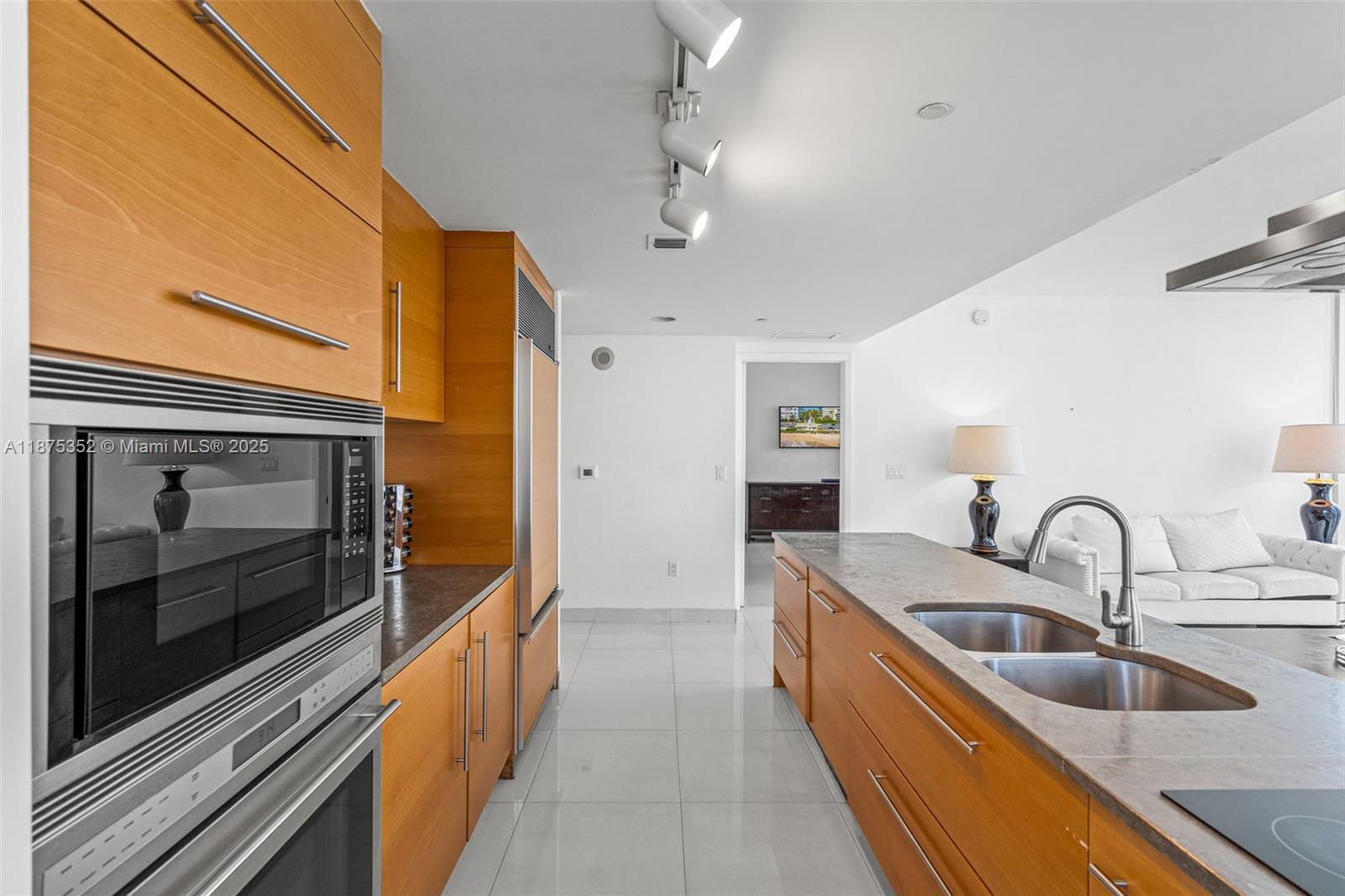 ICON BRICKELL CONDO NO 3 - Residential