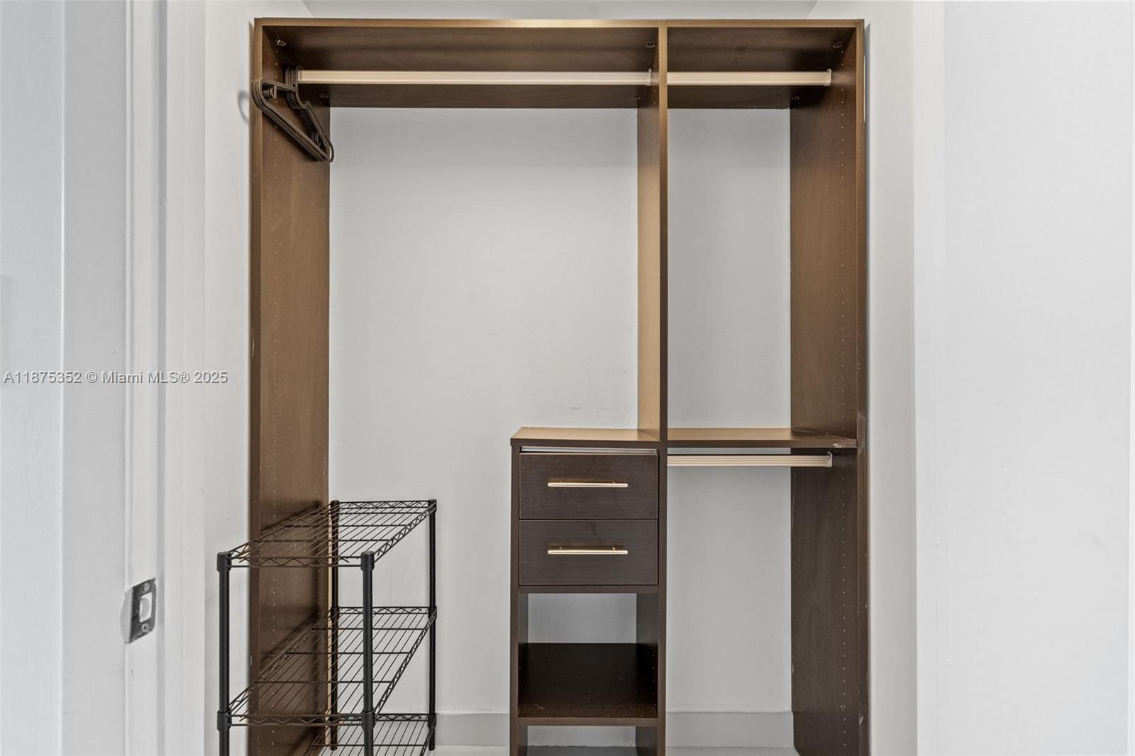 ICON BRICKELL CONDO NO 3 - Residential