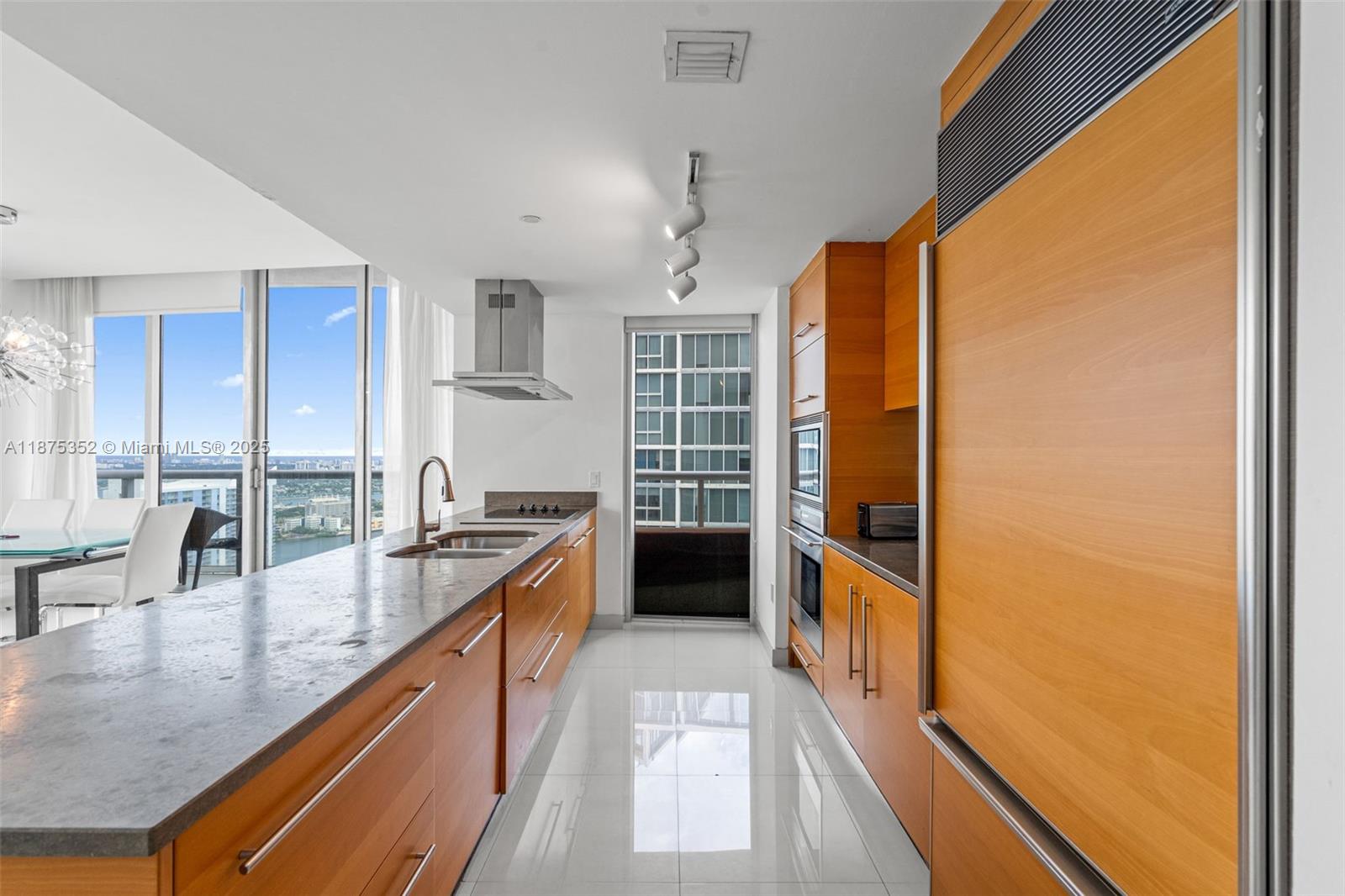 ICON BRICKELL CONDO NO 3 - Residential