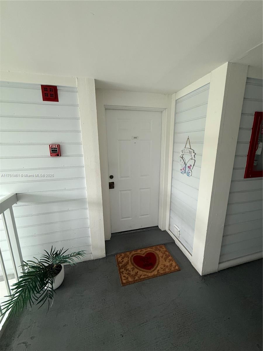 935 Ne 199th St 205-16, Miami, Broward County, Florida - 2 Bedrooms  
2 Bathrooms - 