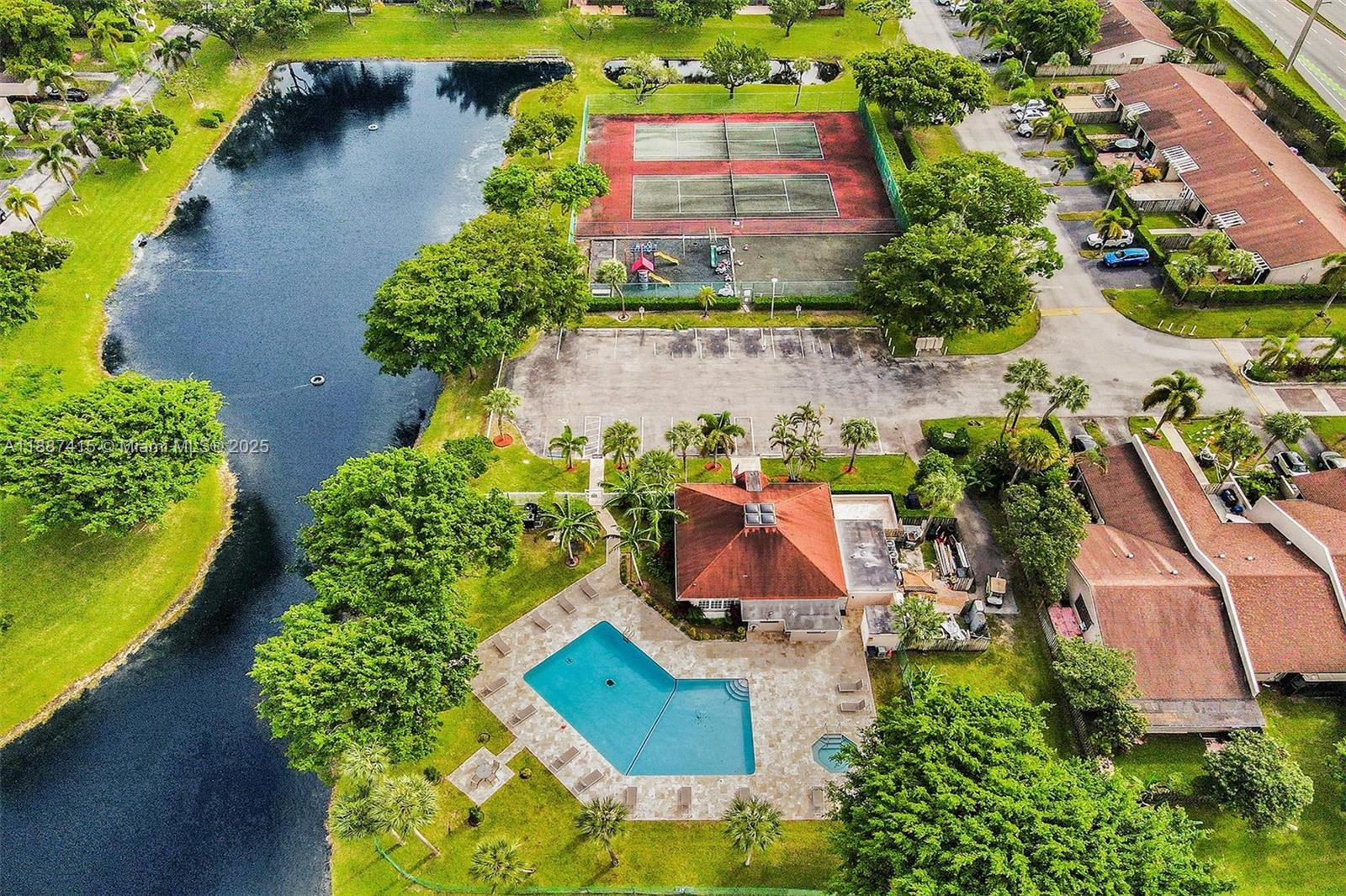 THE LAKES - Residential